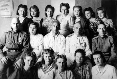 Клиника общей хирургии, 1945–1946 гг. Второй ряд: 4-й слева заведующий кафедрой, профессор А.М.Гуревич